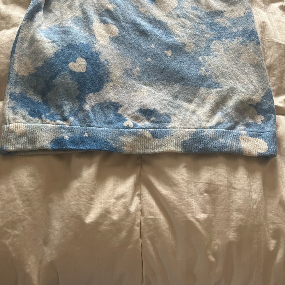 Kinross Cashmere Dreamy Hearts Pullover. Light Blue. Size M. - Picture 10 of 14